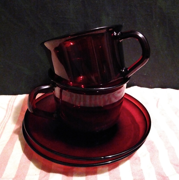 French Cafe Vintage MCM Ruby Red Glass Cups and Saucers Set Tea Coffee Arcoroc - Picture 5 of 12